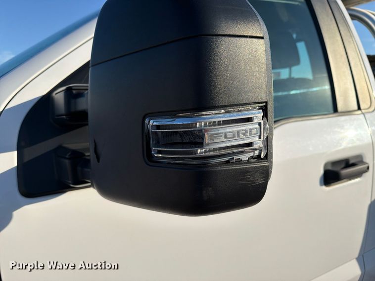 image for item FW3586 2017 Ford F550 Super Duty tow truck