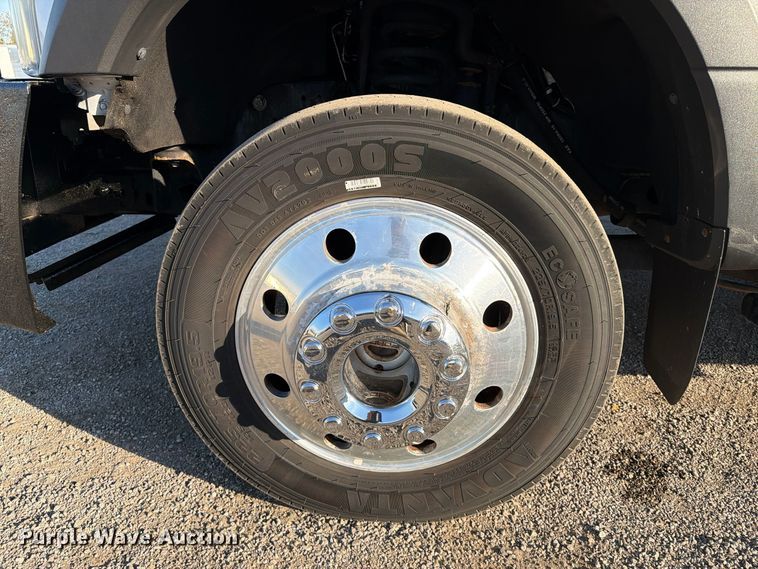 image for item FW3586 2017 Ford F550 Super Duty tow truck