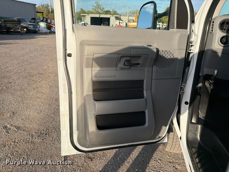 image for item FW3592 2014 Ford E450 refrigerated truck