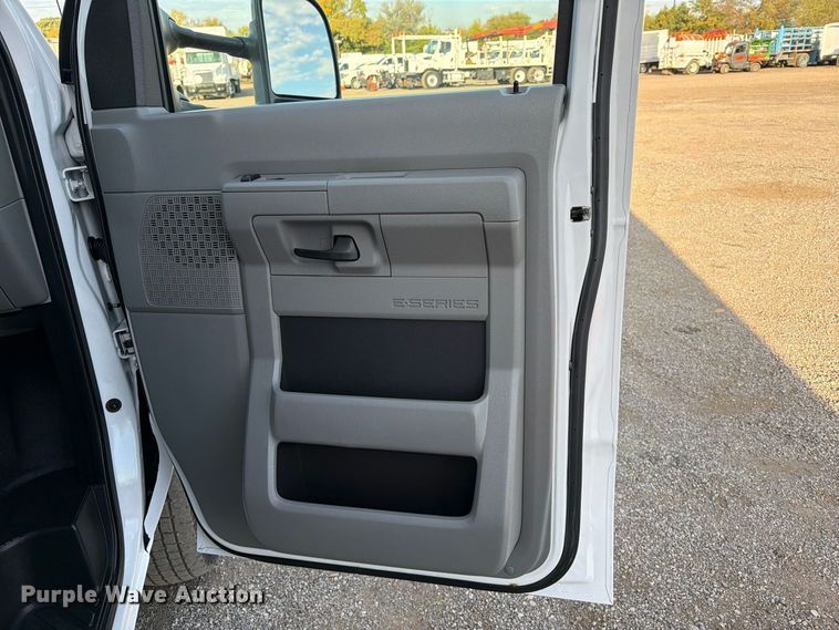 image for item FW3592 2014 Ford E450 refrigerated truck