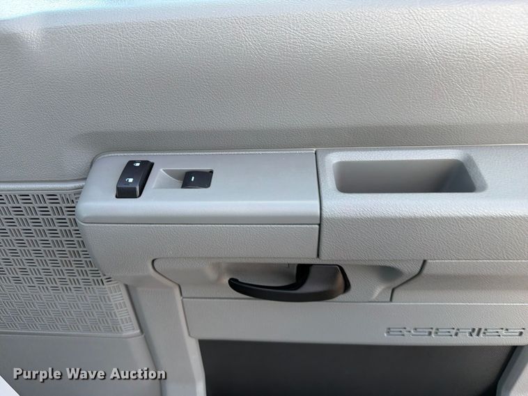 image for item FW3592 2014 Ford E450 refrigerated truck