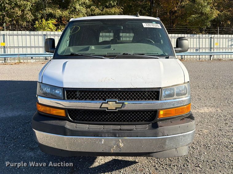image for item YA5536 2017 Chevrolet Express van