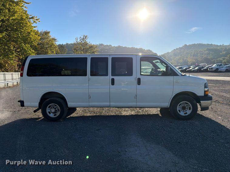 image for item YA5536 2017 Chevrolet Express van