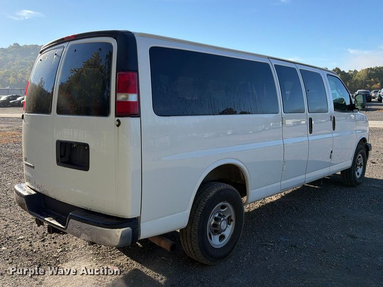 image for item YA5536 2017 Chevrolet Express van