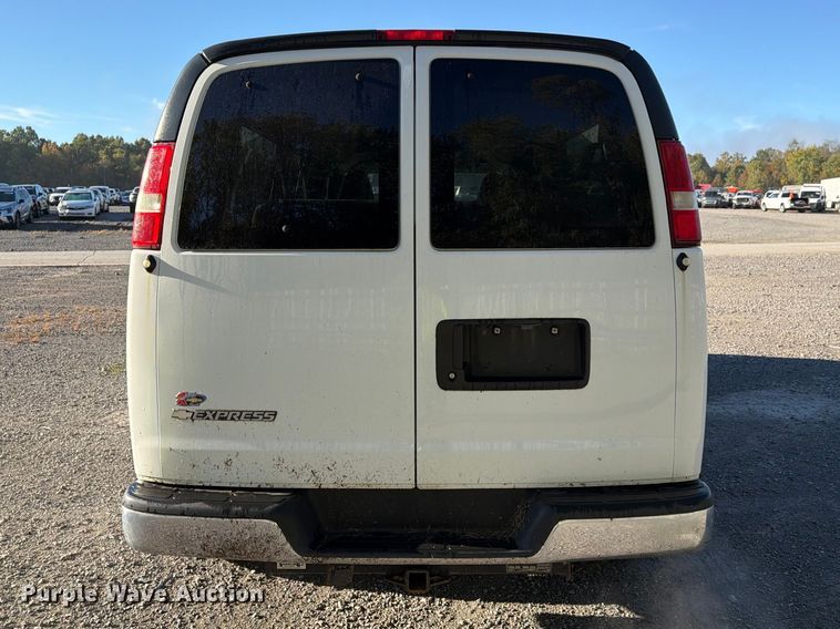 image for item YA5536 2017 Chevrolet Express van