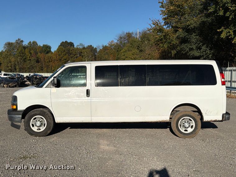 image for item YA5536 2017 Chevrolet Express van