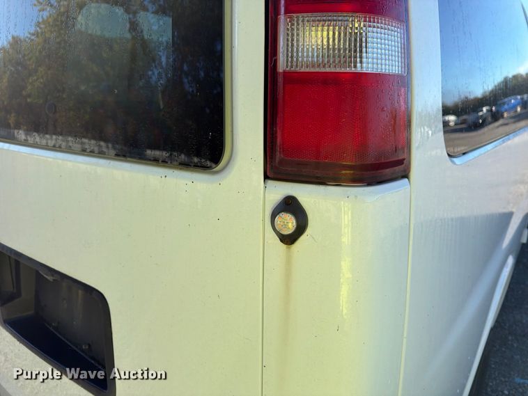 image for item YA5536 2017 Chevrolet Express van