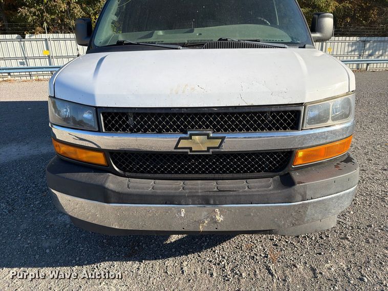 image for item YA5536 2017 Chevrolet Express van