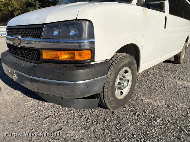 image for item YA5536 2017 Chevrolet Express van