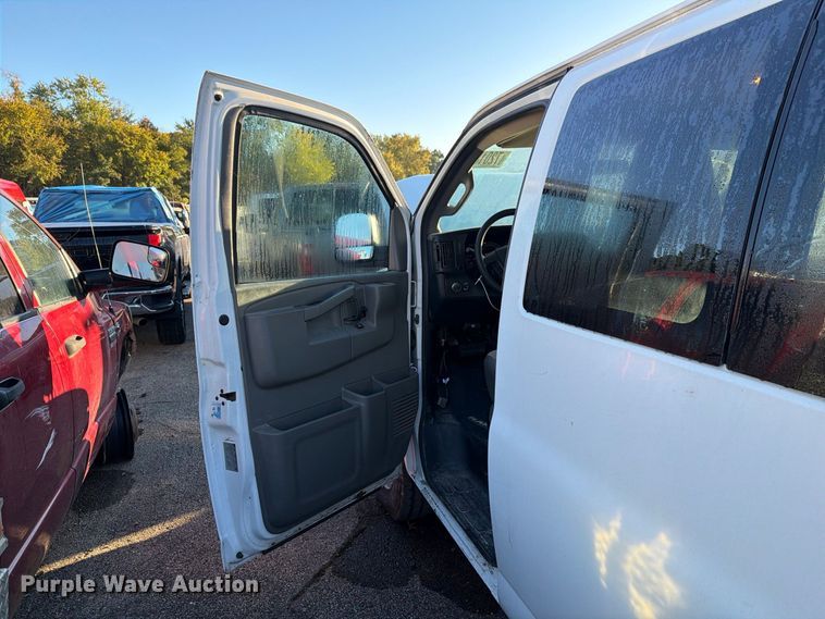 image for item YA5536 2017 Chevrolet Express van