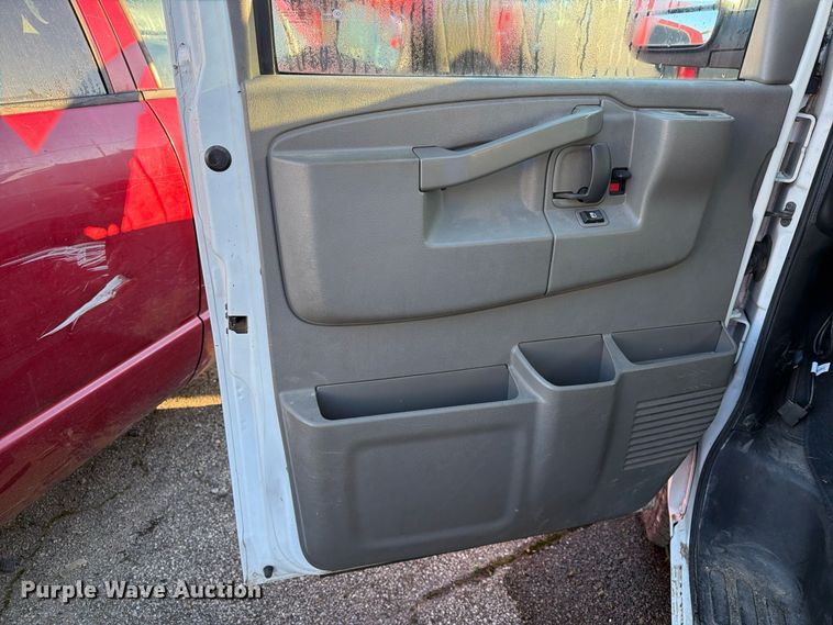 image for item YA5536 2017 Chevrolet Express van