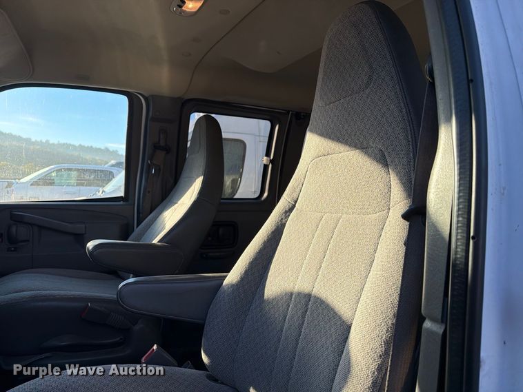 image for item YA5536 2017 Chevrolet Express van