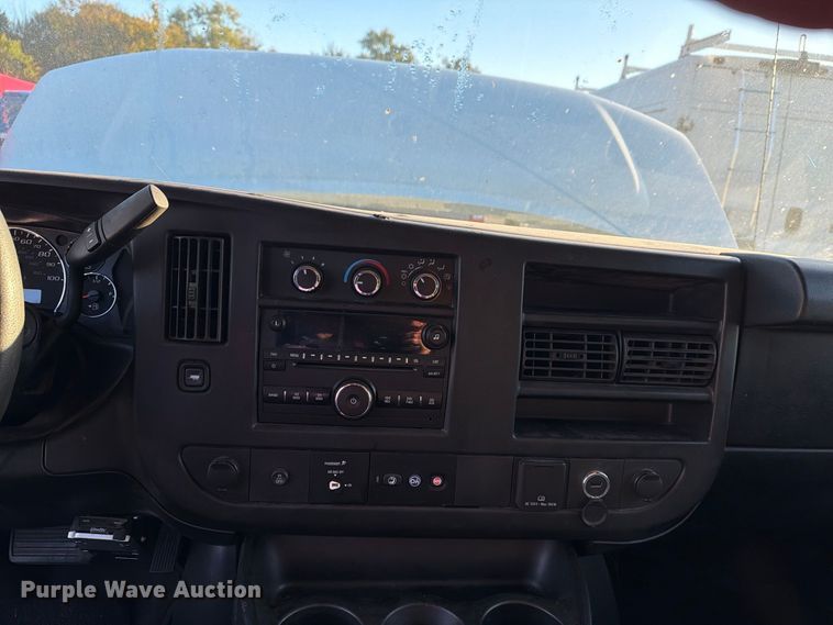 image for item YA5536 2017 Chevrolet Express van