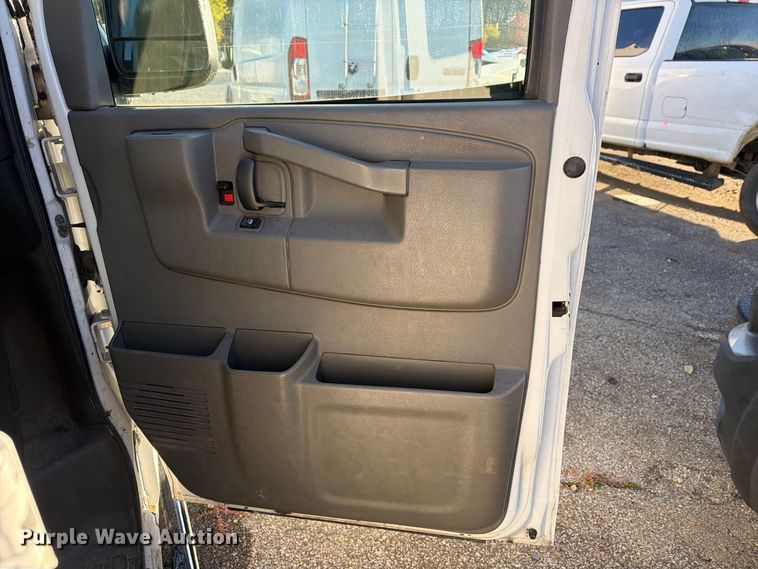 image for item YA5536 2017 Chevrolet Express van