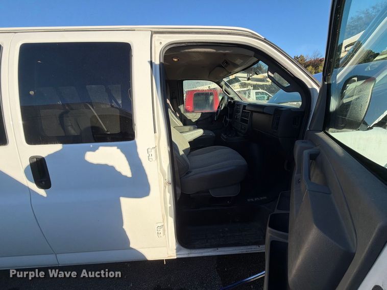 image for item YA5536 2017 Chevrolet Express van