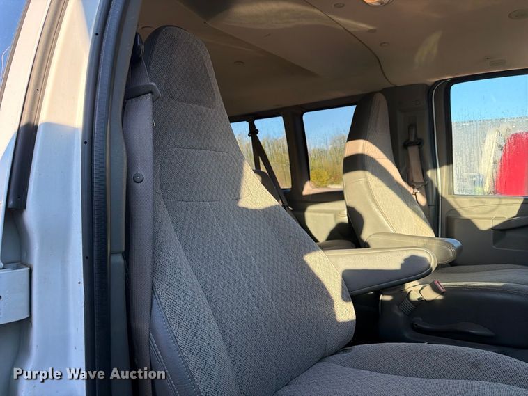 image for item YA5536 2017 Chevrolet Express van