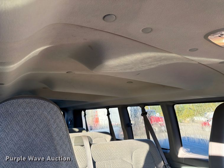 image for item YA5536 2017 Chevrolet Express van