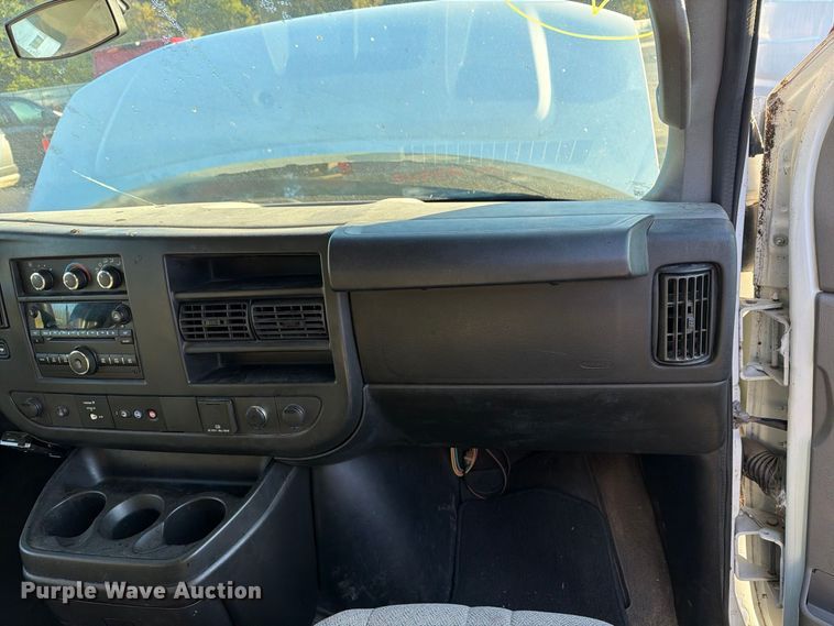 image for item YA5536 2017 Chevrolet Express van