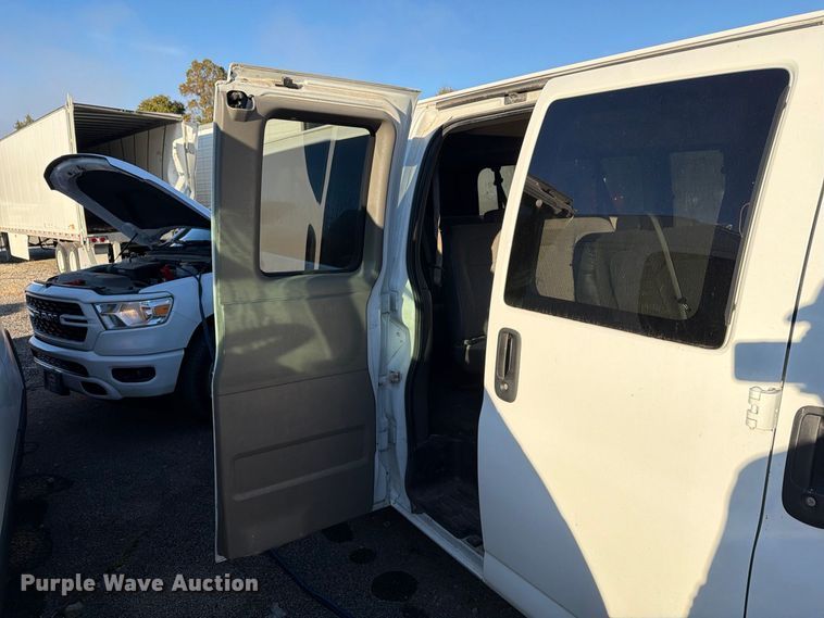 image for item YA5536 2017 Chevrolet Express van