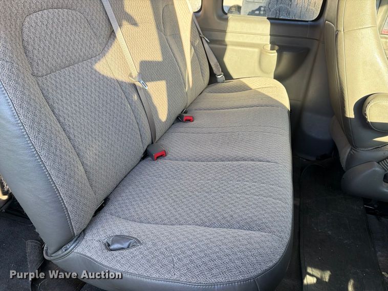 image for item YA5536 2017 Chevrolet Express van