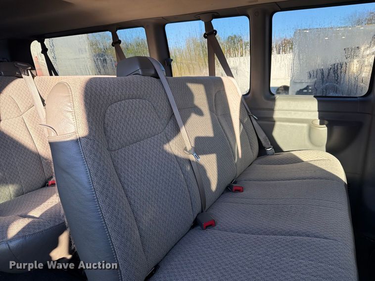image for item YA5536 2017 Chevrolet Express van