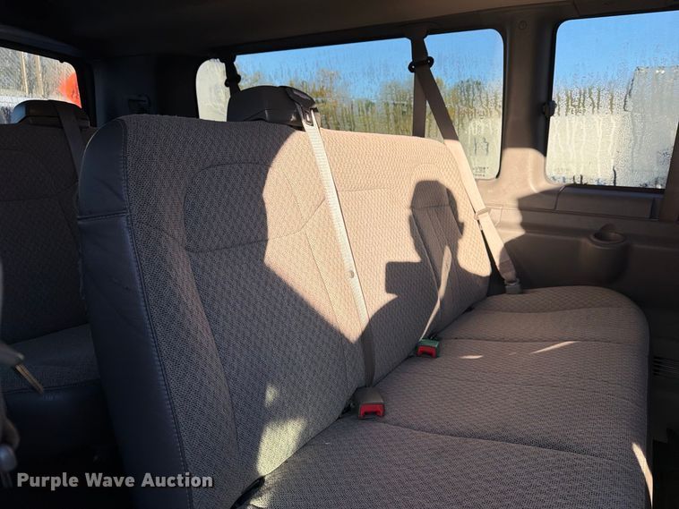 image for item YA5536 2017 Chevrolet Express van