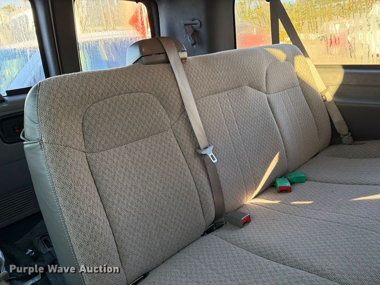 image for item YA5536 2017 Chevrolet Express van