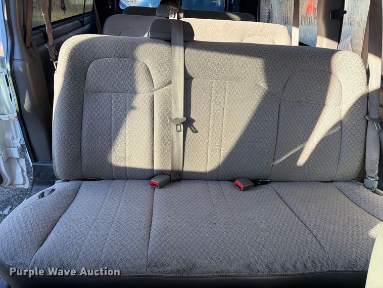 image for item YA5536 2017 Chevrolet Express van