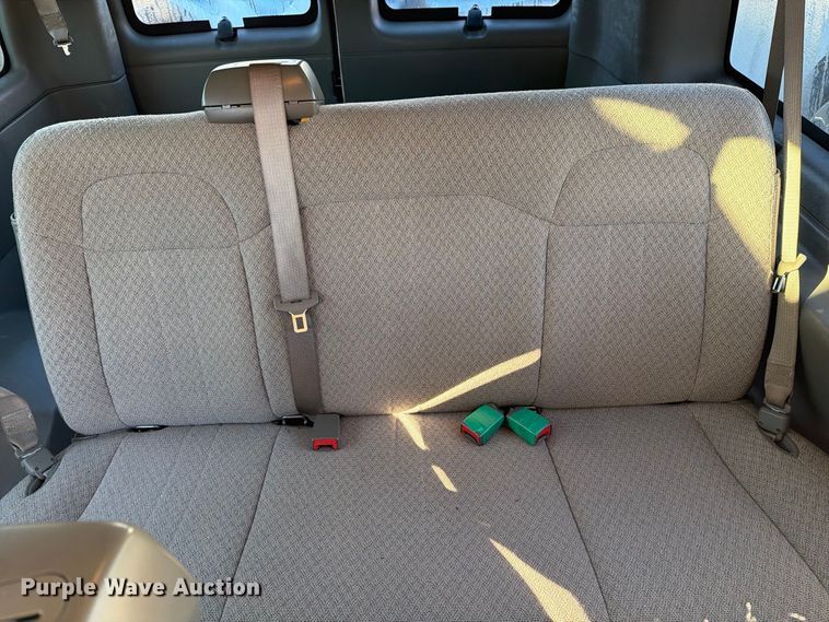 image for item YA5536 2017 Chevrolet Express van