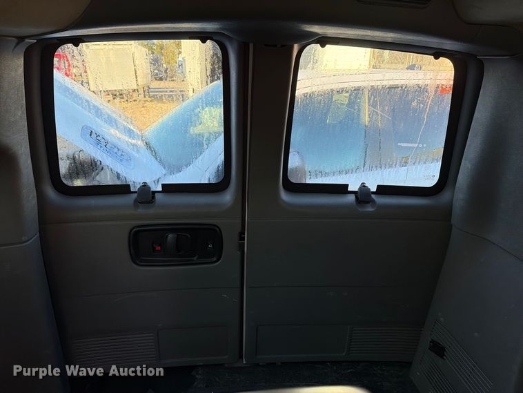 image for item YA5536 2017 Chevrolet Express van