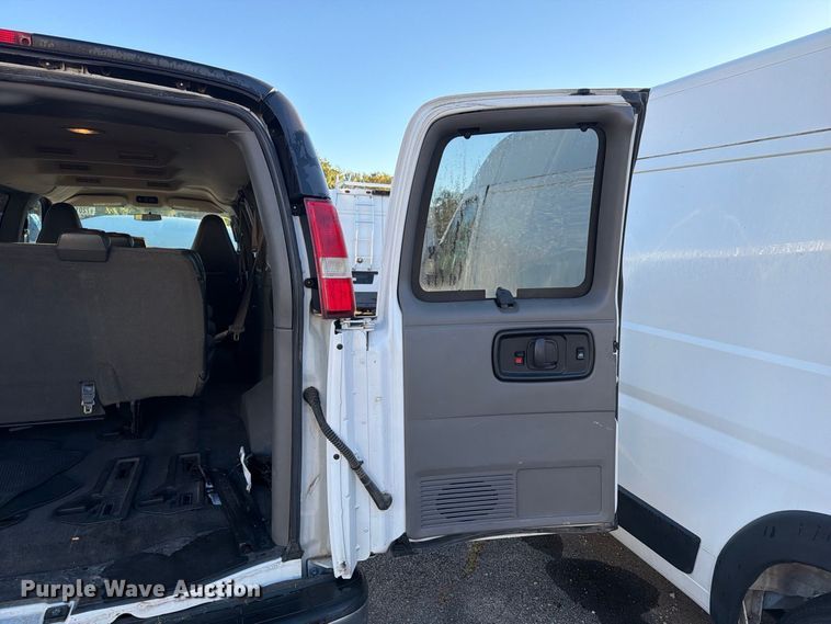 image for item YA5536 2017 Chevrolet Express van
