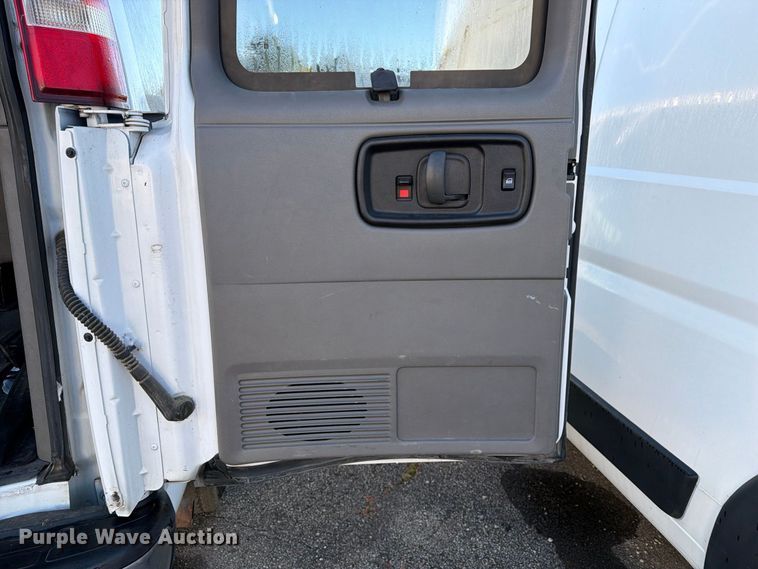 image for item YA5536 2017 Chevrolet Express van