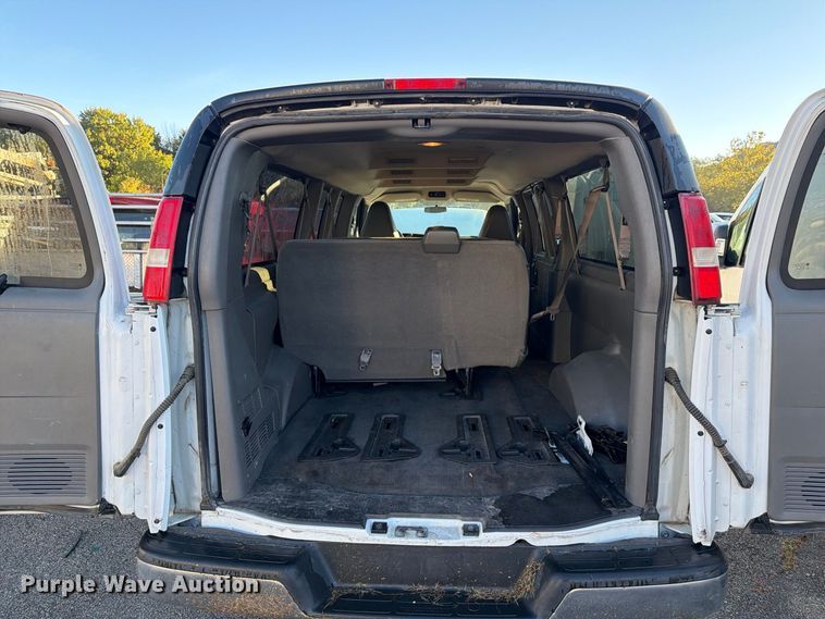 image for item YA5536 2017 Chevrolet Express van