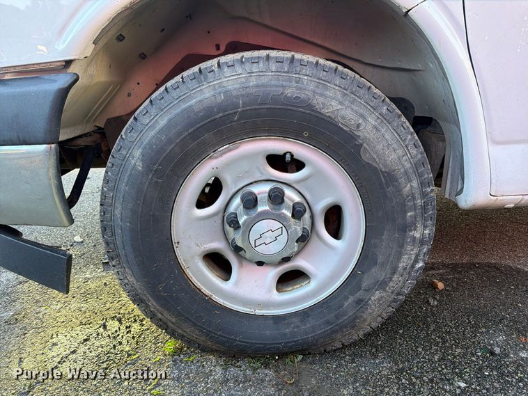 image for item YA5536 2017 Chevrolet Express van