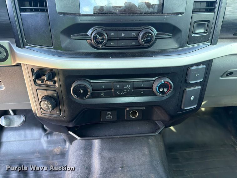 image for item YA5652 2021 Ford F150 Crew Cab pickup truck