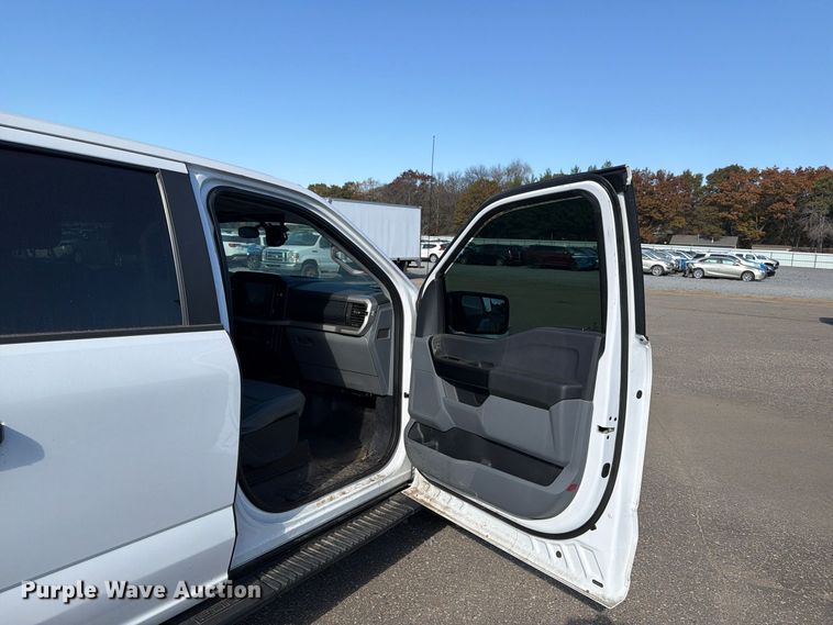 image for item YA5652 2021 Ford F150 Crew Cab pickup truck