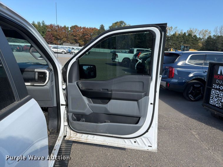 image for item YA5652 2021 Ford F150 Crew Cab pickup truck