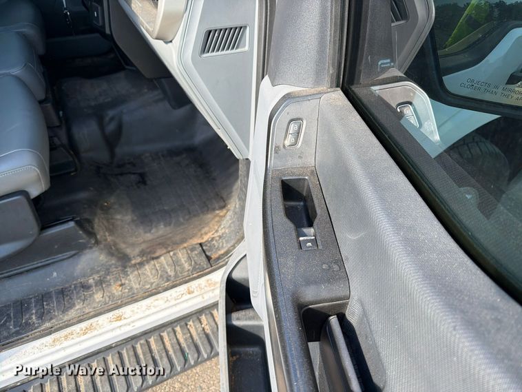 image for item YA5652 2021 Ford F150 Crew Cab pickup truck