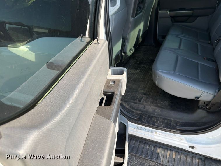 image for item YA5652 2021 Ford F150 Crew Cab pickup truck
