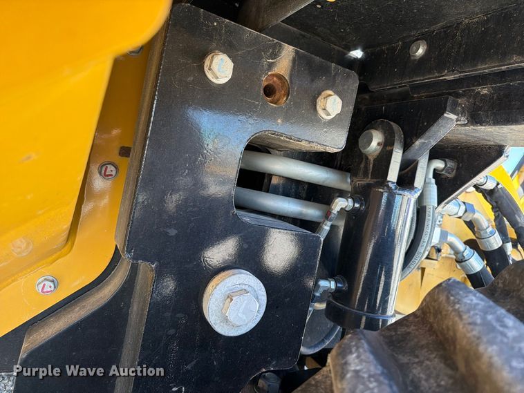 image for item DV2137 2023 Vermeer RTX1250i2 cable plow