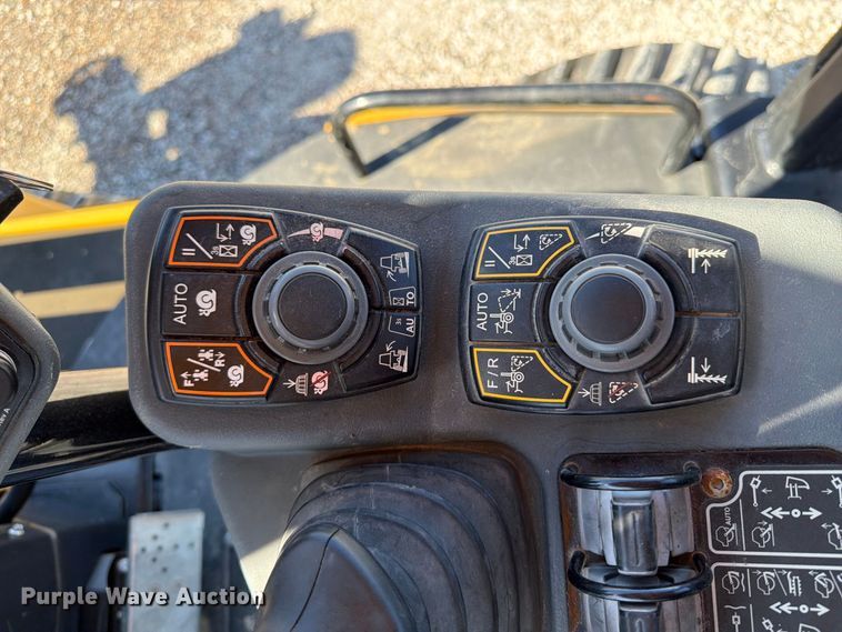 image for item DV2137 2023 Vermeer RTX1250i2 cable plow