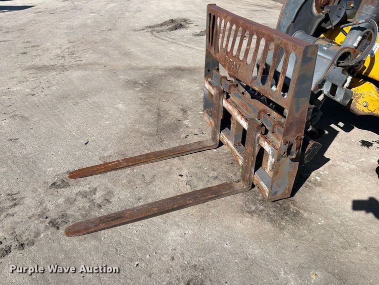 image for item DV7411 2005 JCB 524 telehandler