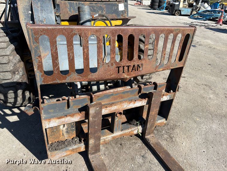 image for item DV7411 2005 JCB 524 telehandler