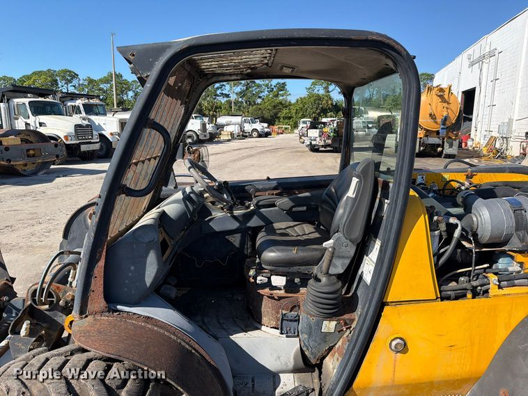 image for item DV7411 2005 JCB 524 telehandler