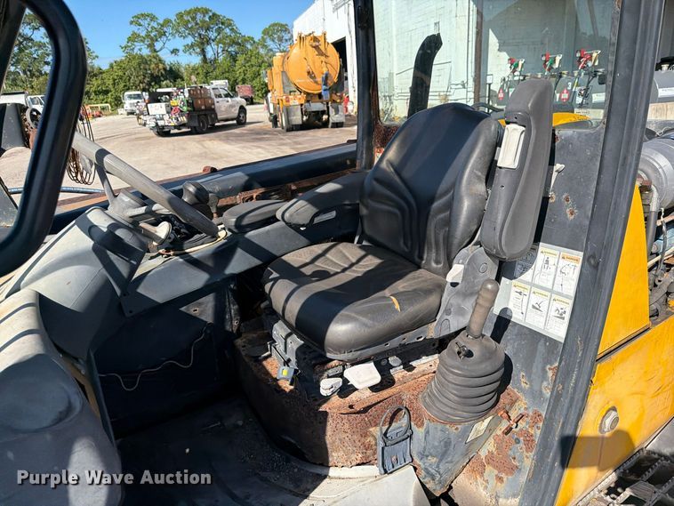 image for item DV7411 2005 JCB 524 telehandler