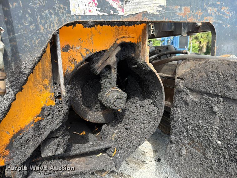 image for item DV7424 2016 Lee-Boy 8616B paver