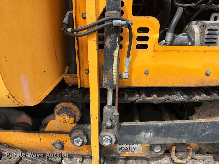 image for item DV7424 2016 Lee-Boy 8616B paver
