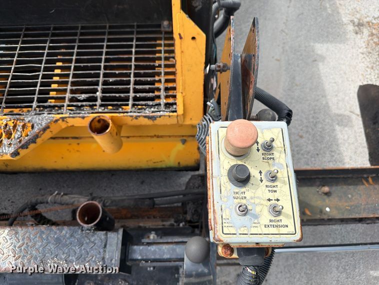 image for item DV7424 2016 Lee-Boy 8616B paver