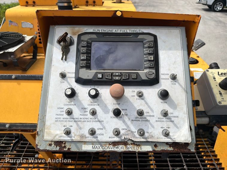 image for item DV7424 2016 Lee-Boy 8616B paver
