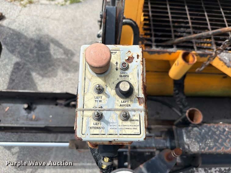 image for item DV7424 2016 Lee-Boy 8616B paver